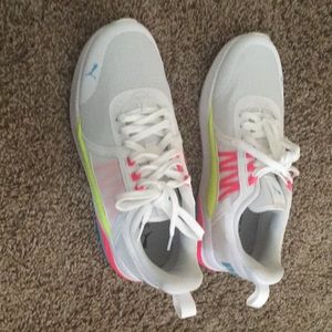 Women’s size 8 puma shoes never even worn
